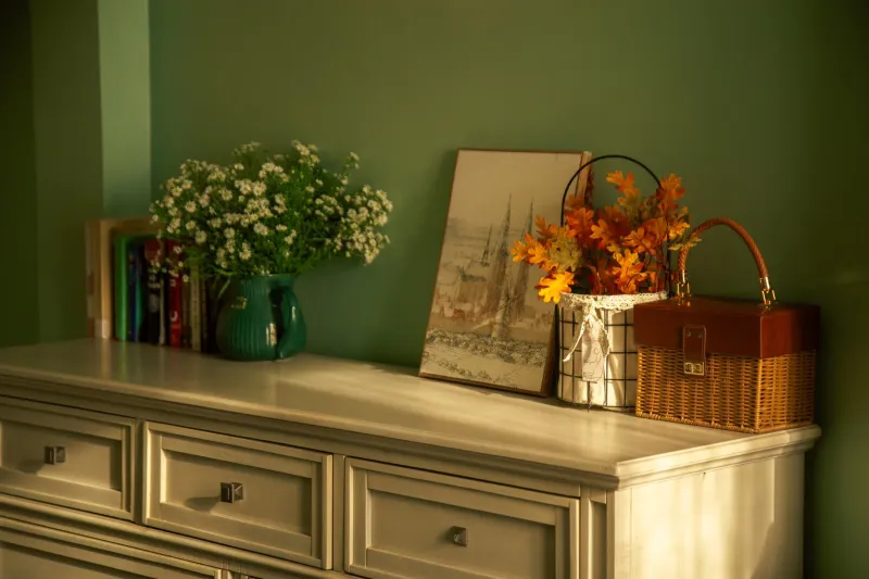 Cozy Doesn't Mean Hot: How to Decorate for Fall When It's Still Tank Top Weather